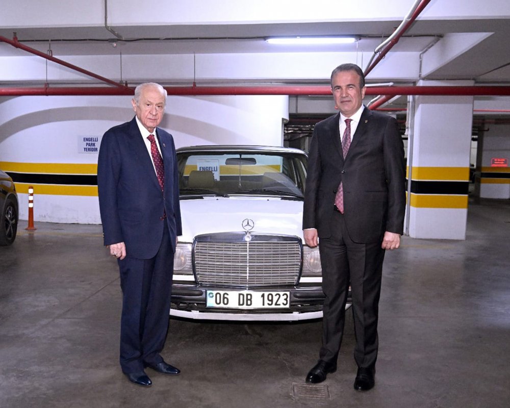 Bahçeli, klasik otomobilini hediye etti