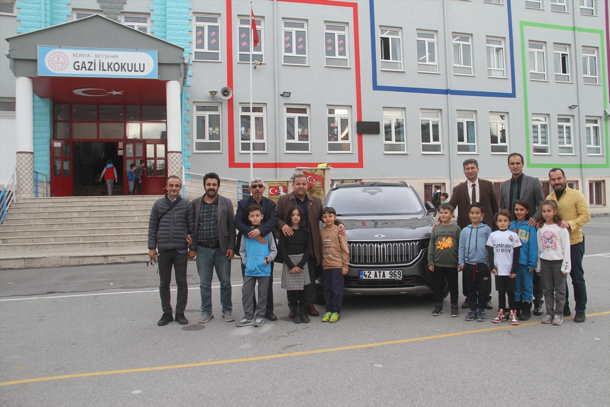 konyada-ogrencilere-surpriz-yerli-mali-haftasinda-okula-togg-getirdiler.jpg