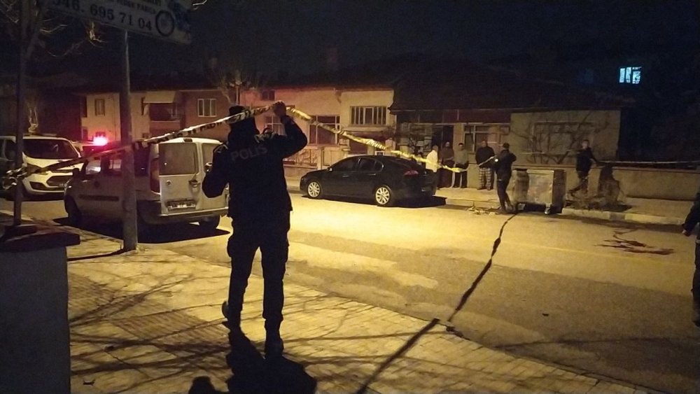 Tartıştığı husumetlisini cadde ortasında tabanca ile vurdu