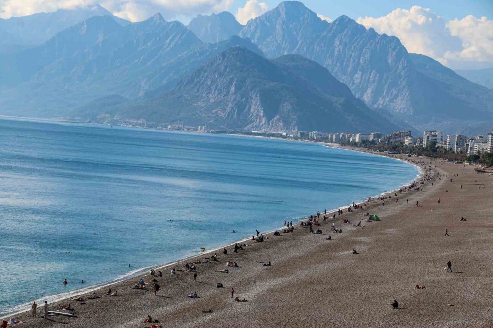 Antalya’da Aralık ayında deniz keyfi