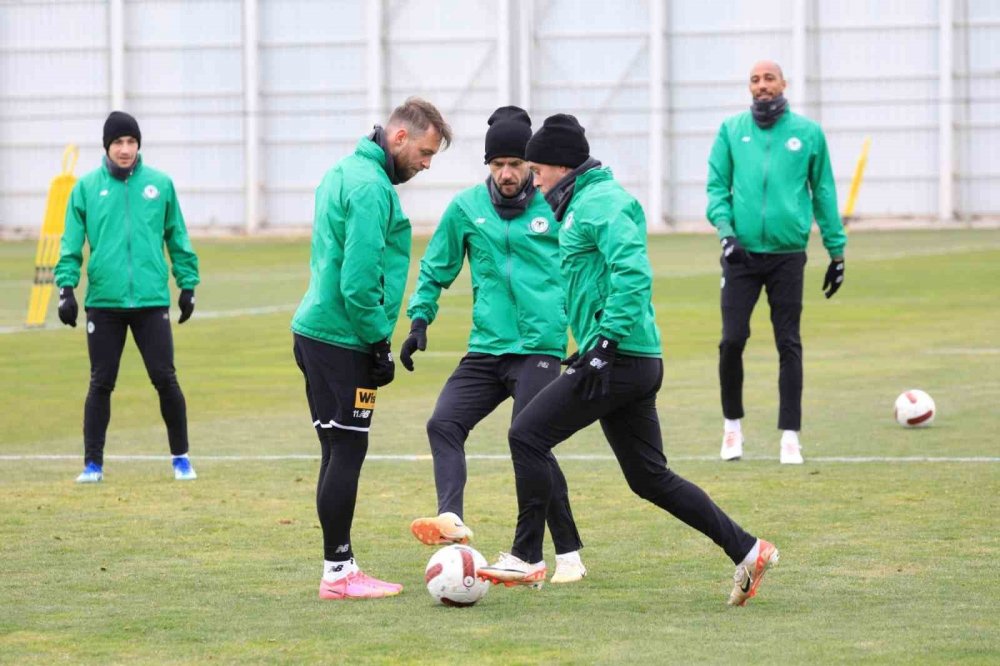 Konyaspor yoğun tempoda hazırlanıyor