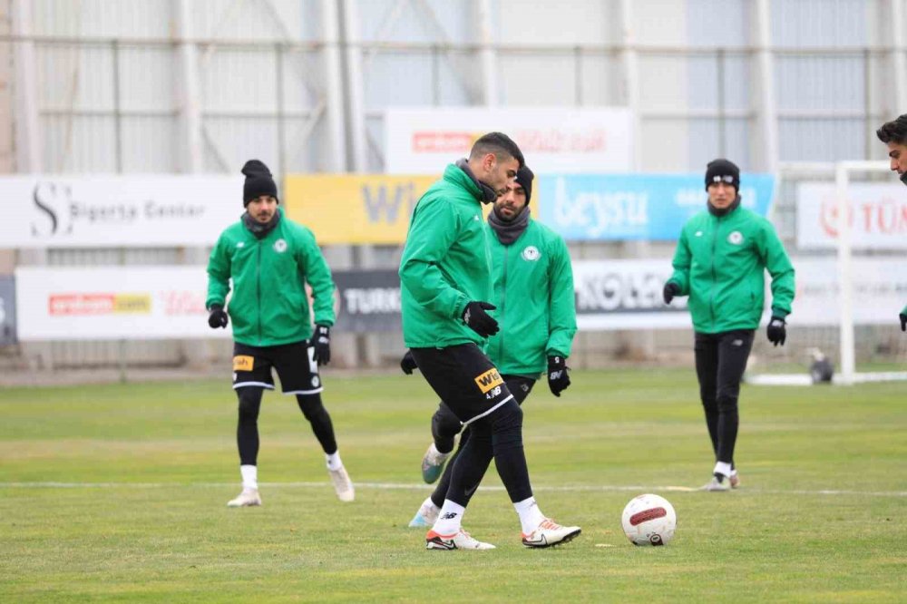 Konyaspor yoğun tempoda hazırlanıyor