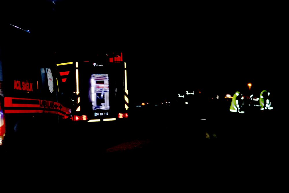 İki otomobil çarpıştı: 2 ölü, 3 yaralı