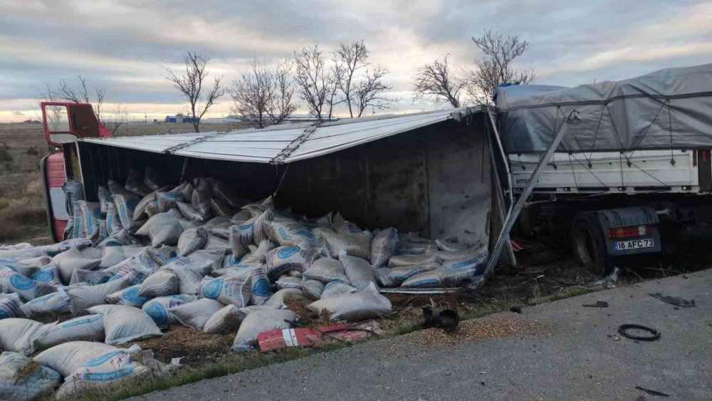Konya’da kamyon ile tır çarpıştı, yaralılar var