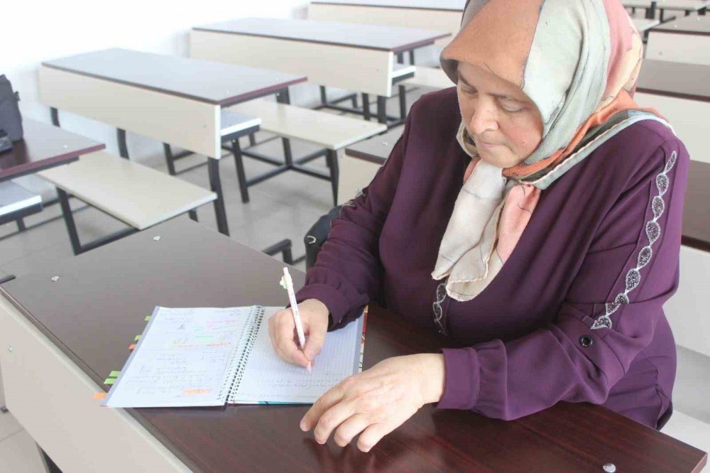 Konya'da 2 çocuk annesinin azmi... Hayaline 50 yaşında kavuştu