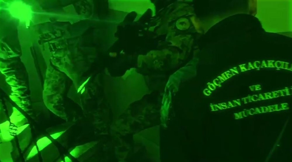 'Kalkan-4' operasyonlarında 37 ilde 4 bin 568 düzensiz göçmen yakalandı