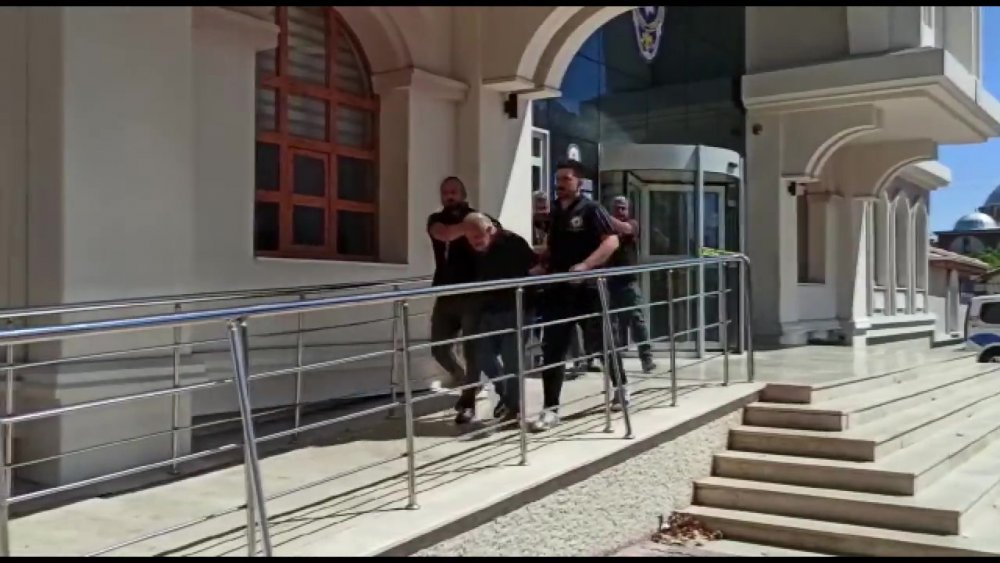 Konya'da aynı sokağa fırın açmak isteyen meslektaşını öldürüp, 2 kişiyi yaraladı, "pişmanım" dedi