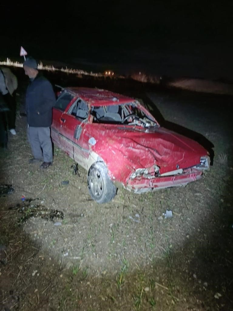 Yoldan çıkan otomobil devrildi: 1 ölü, 1 yaralı