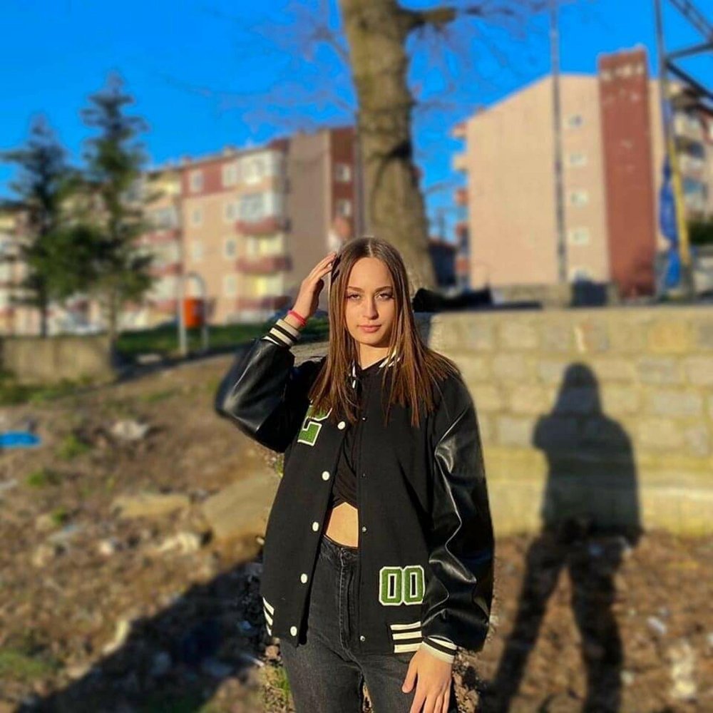 Çanakkale'de otomobil çekiciye çarptı; 2 genç öldü