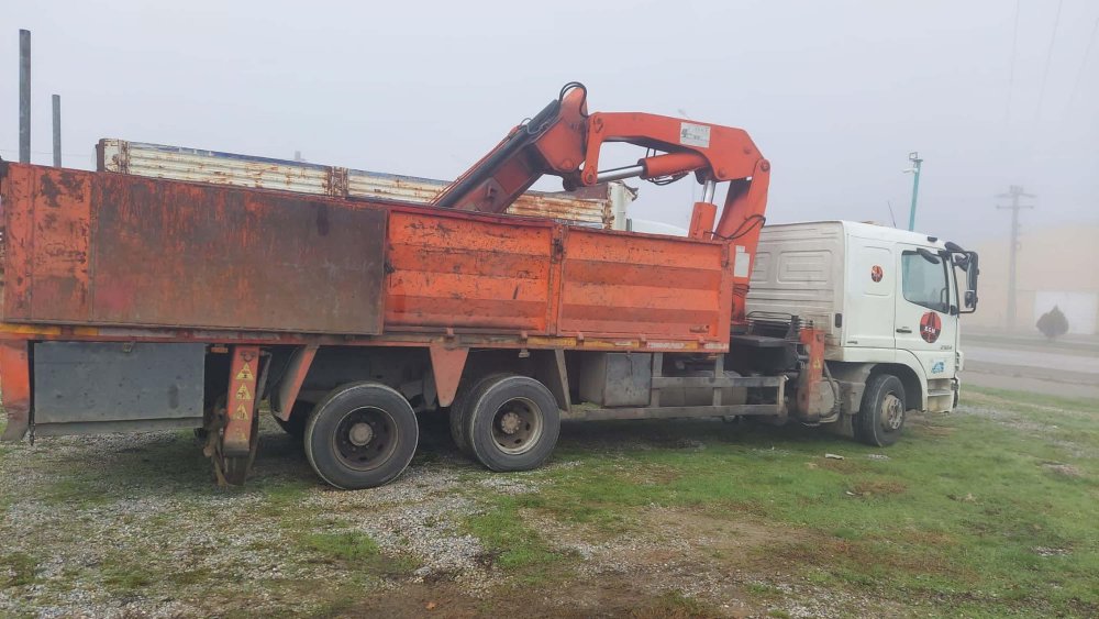 Çanakkale'de otomobil çekiciye çarptı; 2 genç öldü