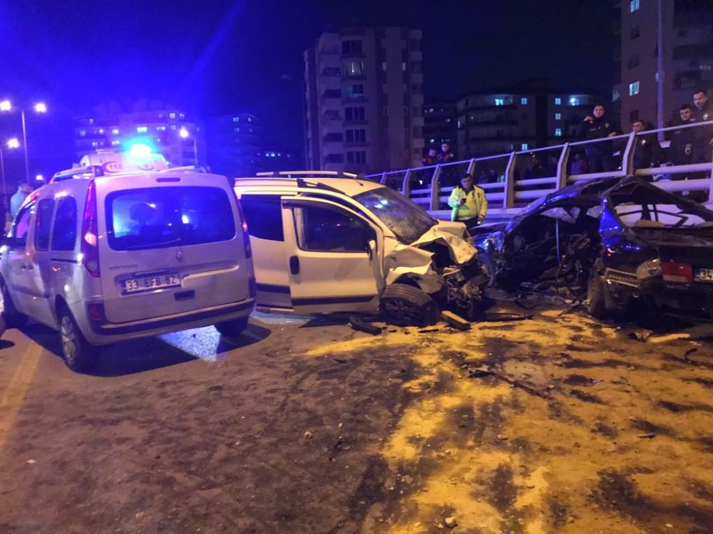 Mersin’de zincirleme kaza: 2 ölü, 4 yaralı