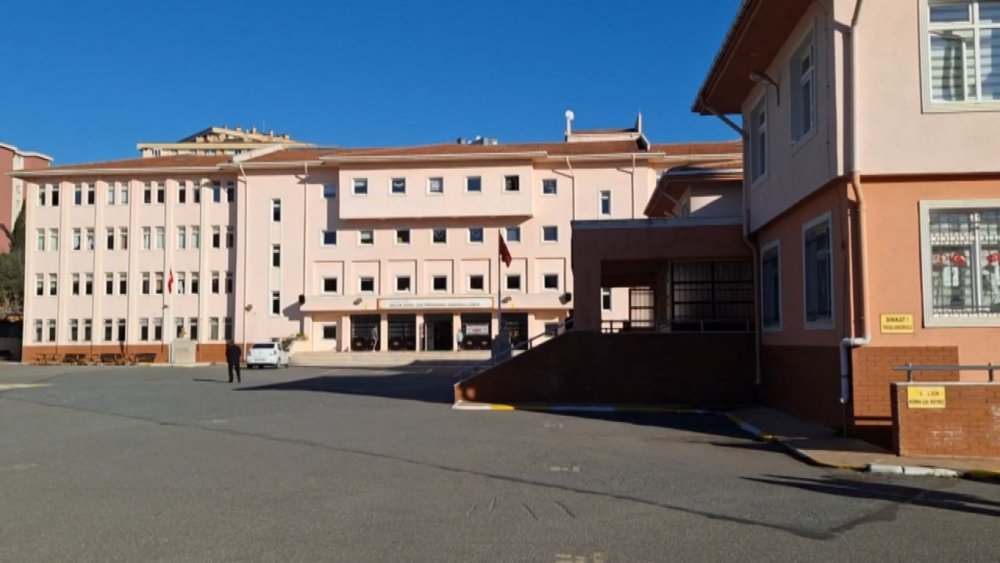 Llise tuvaletinde kız öğrenciler arasında bıçaklı kavga: 1 yaralı