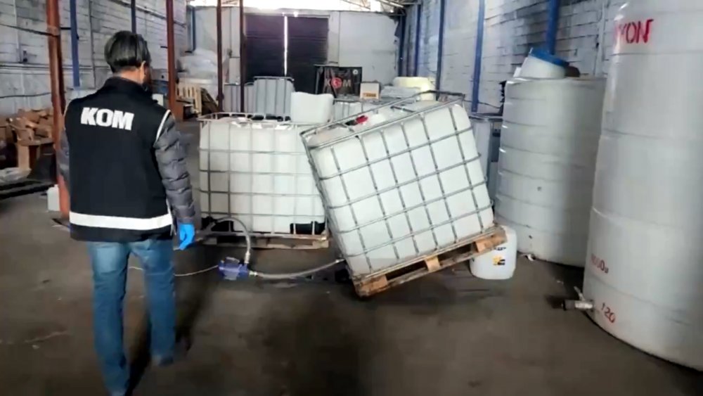 Ülke genelinde operasyon! 187 ton kaçak ve sahte içki ele geçirildi