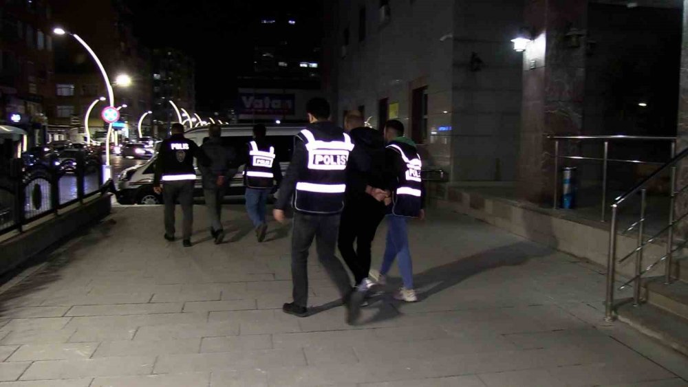 100 bin dolar dolandırmaya kalktılar, yakayı ele verdiler