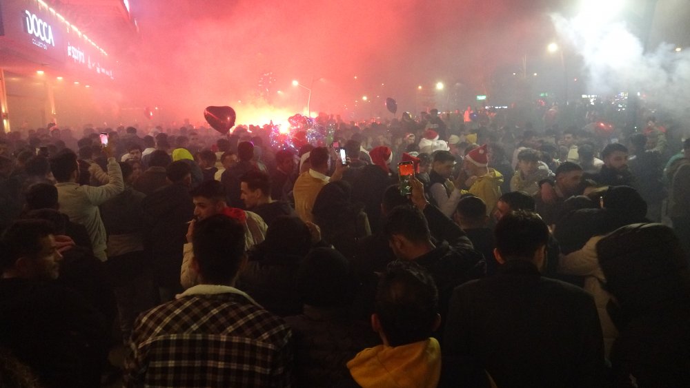 Konya'da sokakta yeni yıl kutlaması