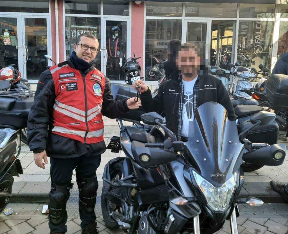 Yeni motoruyla kaza yapan tarih öğretmeni hayatını kaybetti