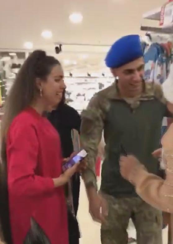 Konya'da terhis olan askerden annesine sürpriz