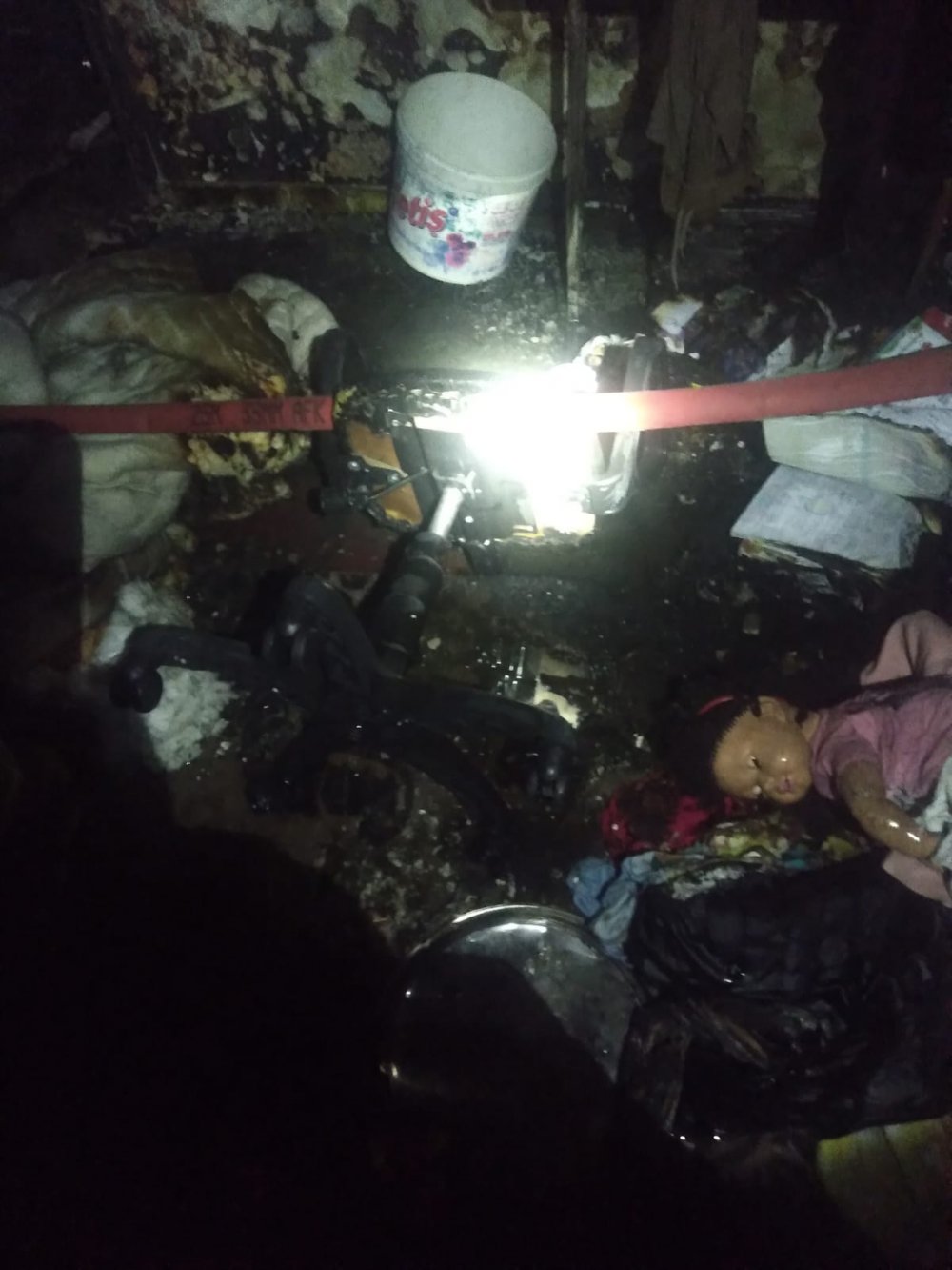 Evde çıkan yangında baba ve 7 yaşındaki kızı öldü