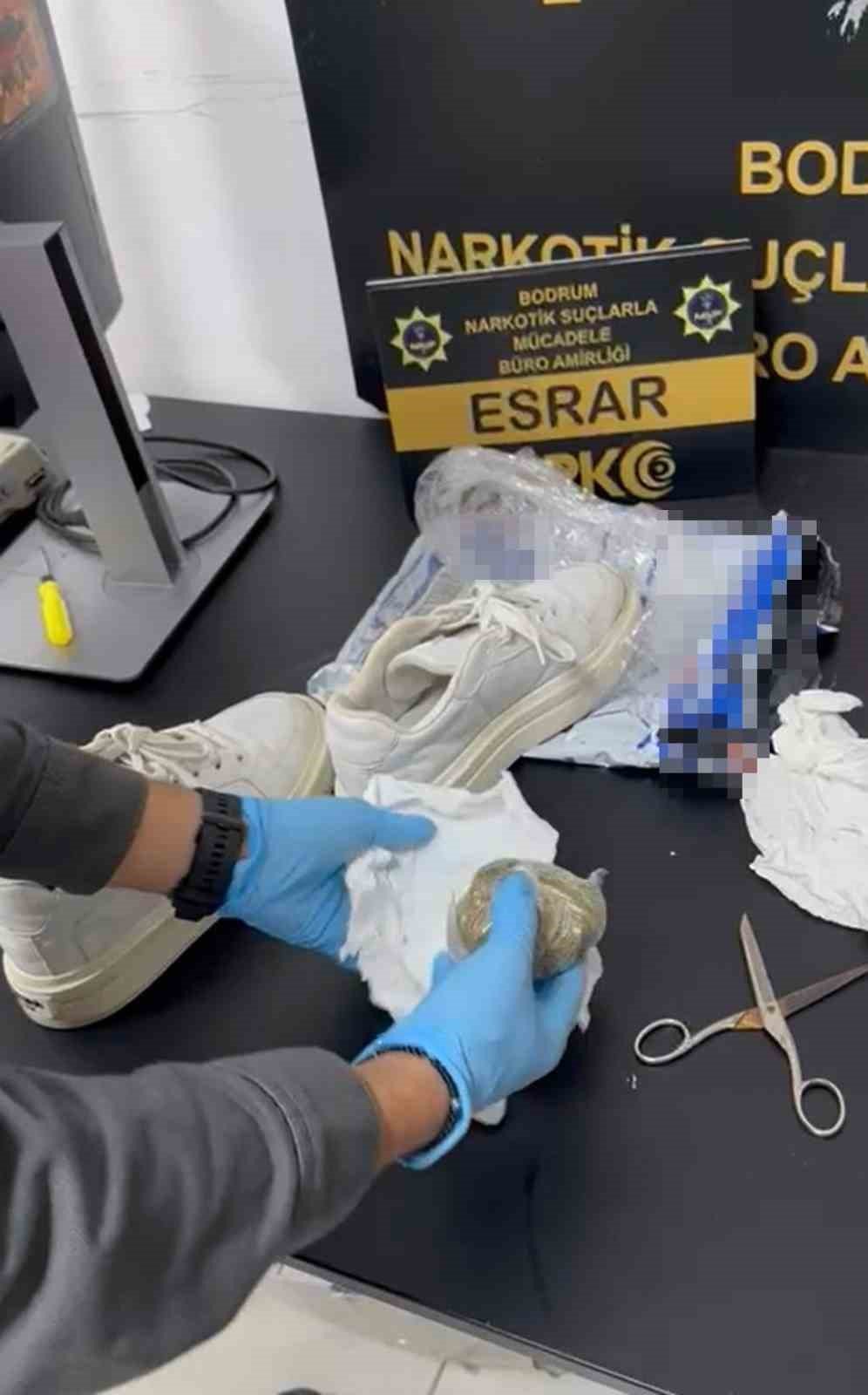 Kargo paketi içindeki ayakkabıdan uyuşturucu çıktı