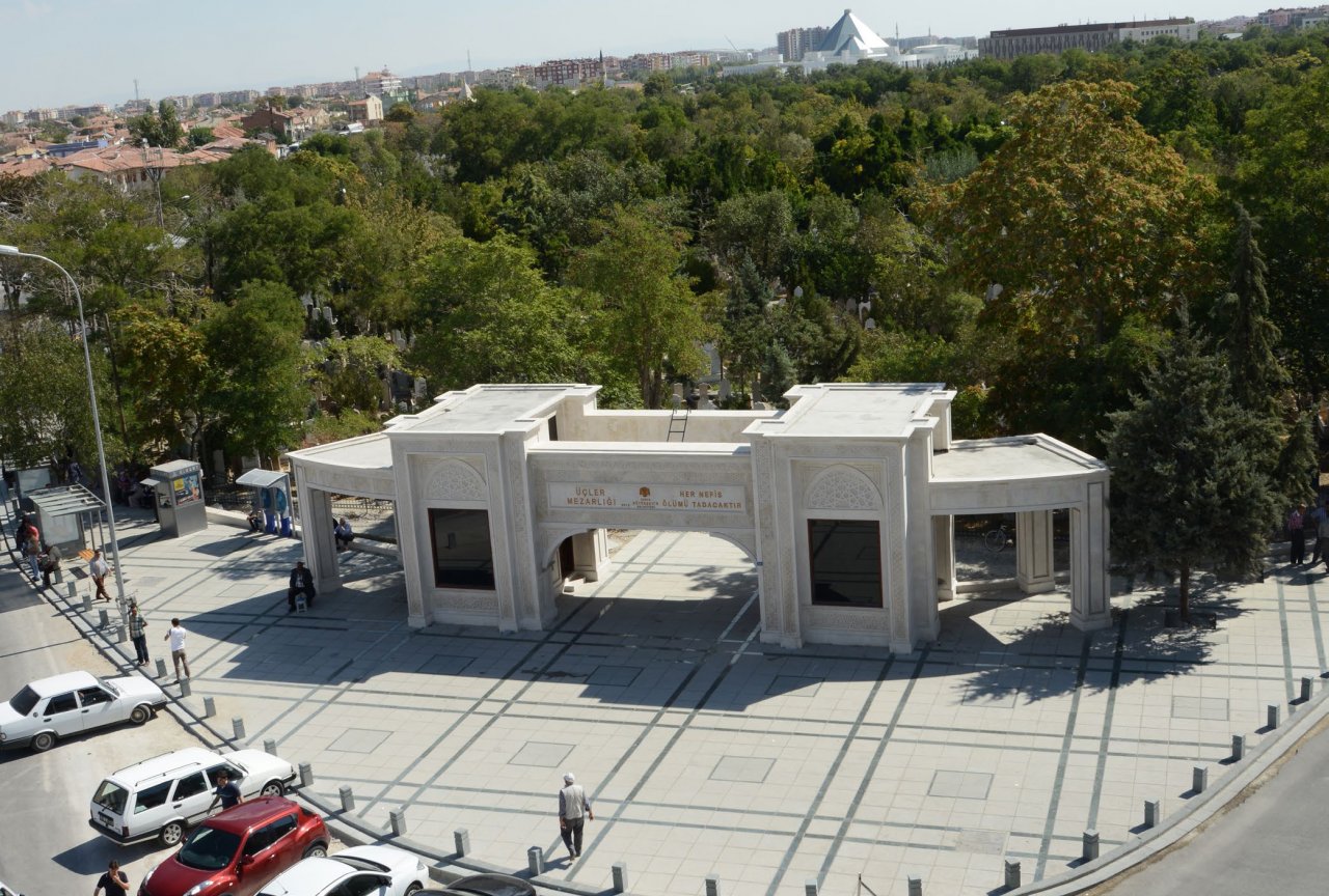 konya-ucler-mezarligi.jpg