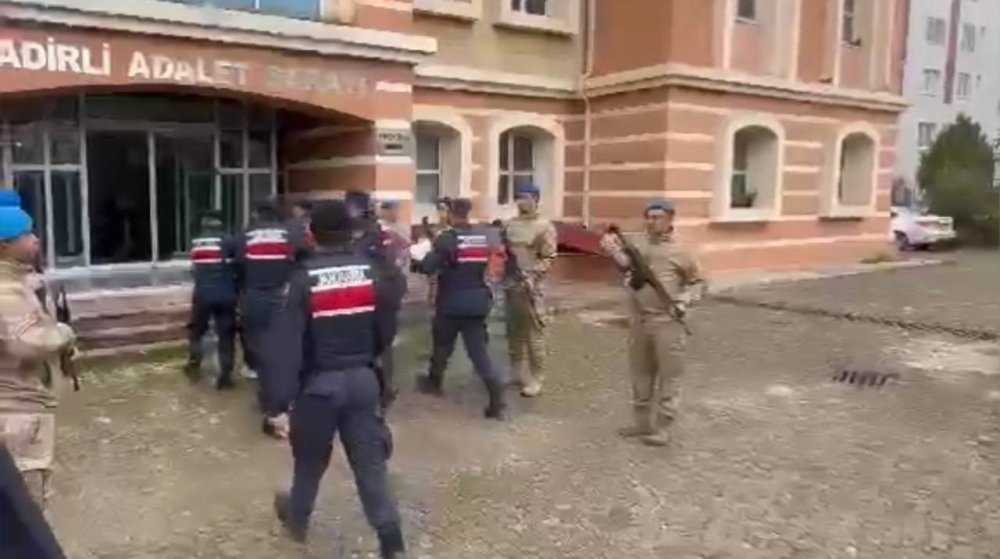 Sosyal medyadan Atatürk’e, şehitlere ve vatana hakaret eden iki kardeş tutuklandı