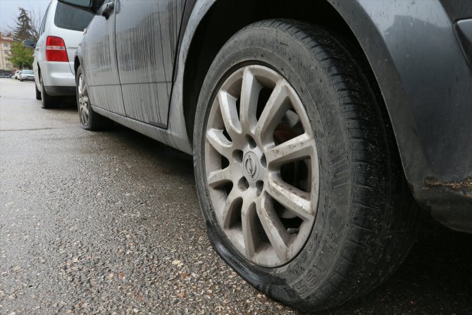 200 aracın lastiğini patlatıp kaçtı, şüpheli her yerde aranıyor