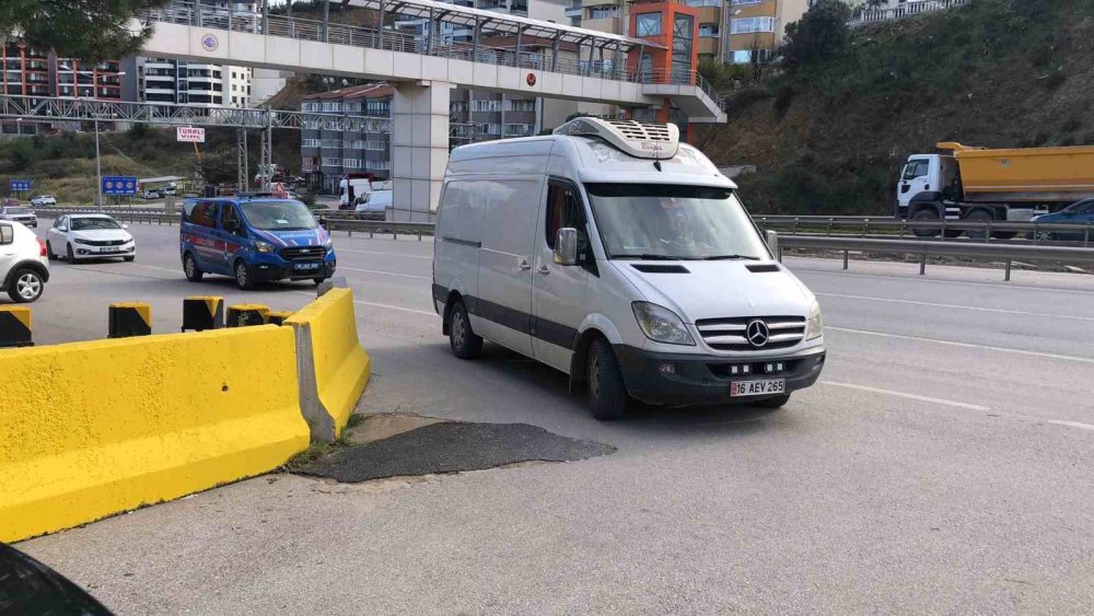 Sucukları benzinlikte tazyikli su ile yıkadılar