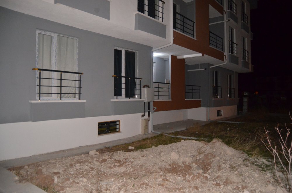 Konya'nın komşu ilinde bıçaklı saldırgan kucağında çocuğu olan kadını yaralayıp, telefonunu gasbetti