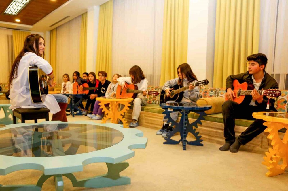 MEGA her yıl 75 bin öğrencinin hayatına dokunuyor