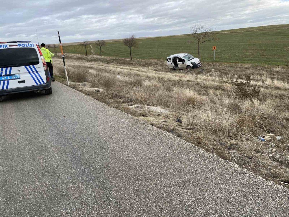 Konya’da hafif ticari araç takla attı, yaralılar var