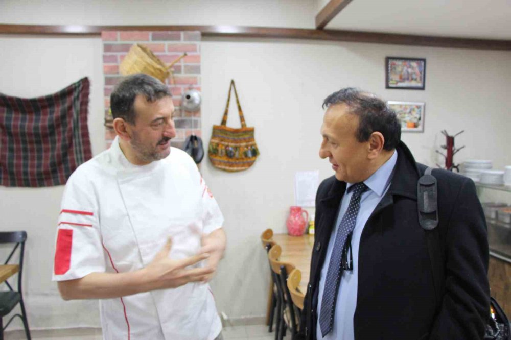 Bağımsız aday takım elbisesi ile 1 oy için tarla belliyor