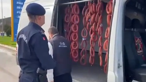 Gündem olmuştu! Oto yıkamada sucuk yıkayanların cezası belli oldu