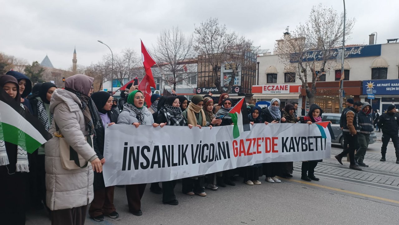 konya-sehitler-ve-gazze-icin-yurudu-001.jpg