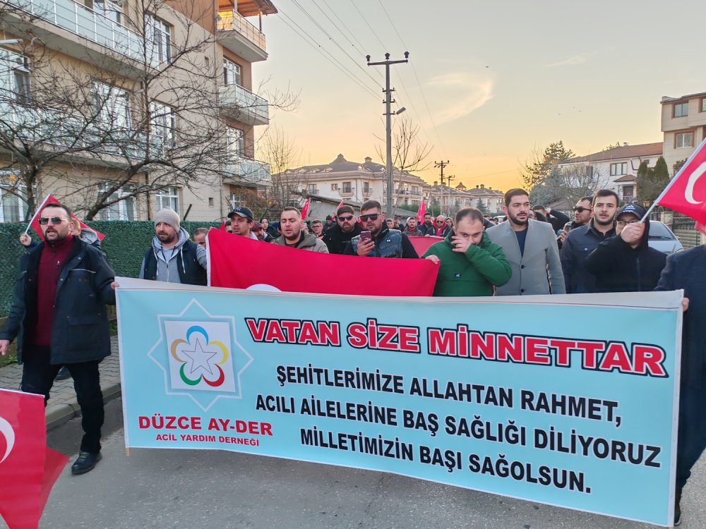 Düzce’de gençler şehitler için yürüdü