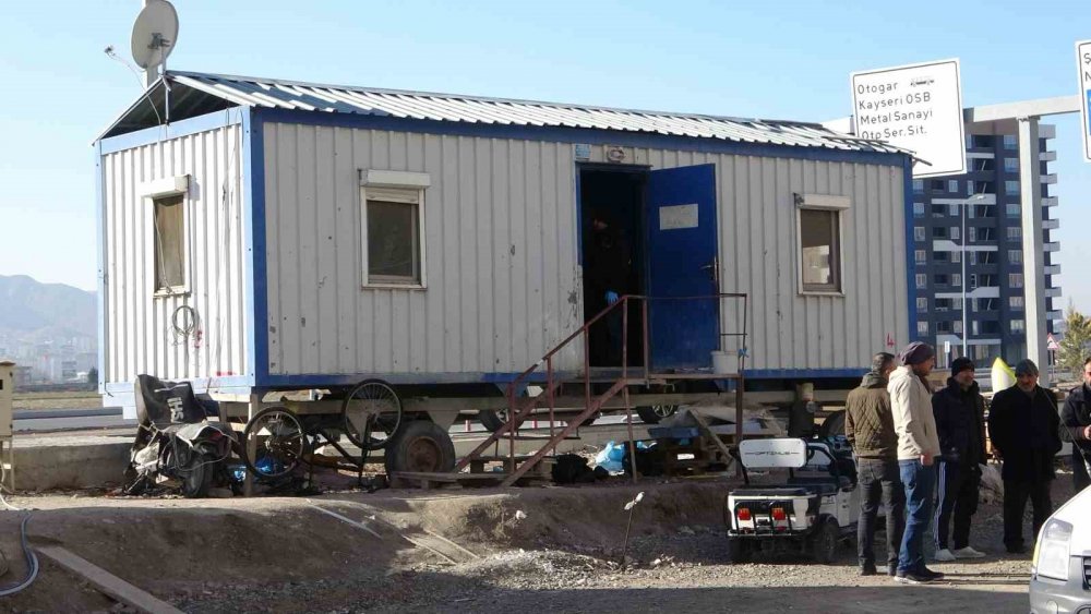 İnşaat bekçisi kulübede ölü bulundu