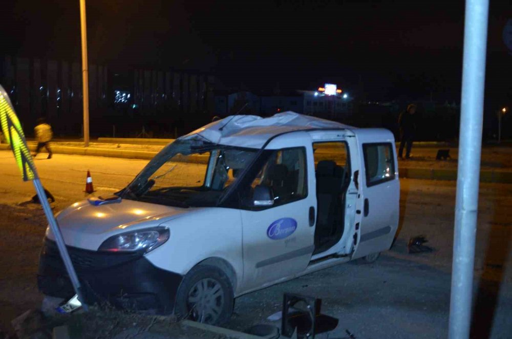 Konya’da tır ile hafif ticari araç çarpıştı