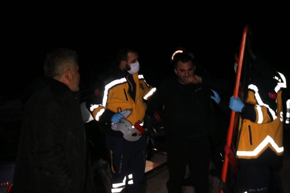 Tarlaya uçan otomobilin sürücüsü 'Aracı ben kullanmıyordum' dedi, bölgede arama yapıldı