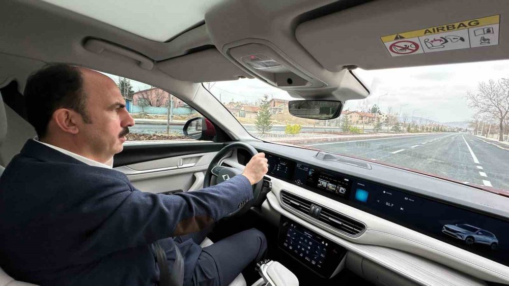 Konya'daki caddenin üçüncü etabı trafiğe açıldı