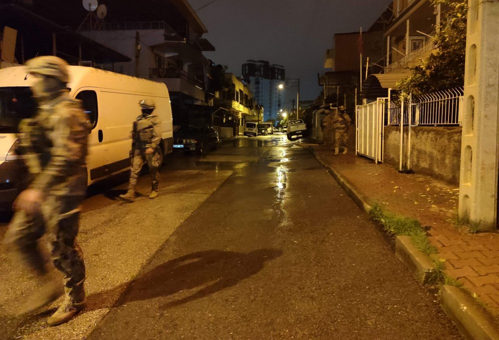 431 polisle uyuşturucu satıcılarına şafak operasyonu; çok sayıda gözaltı
