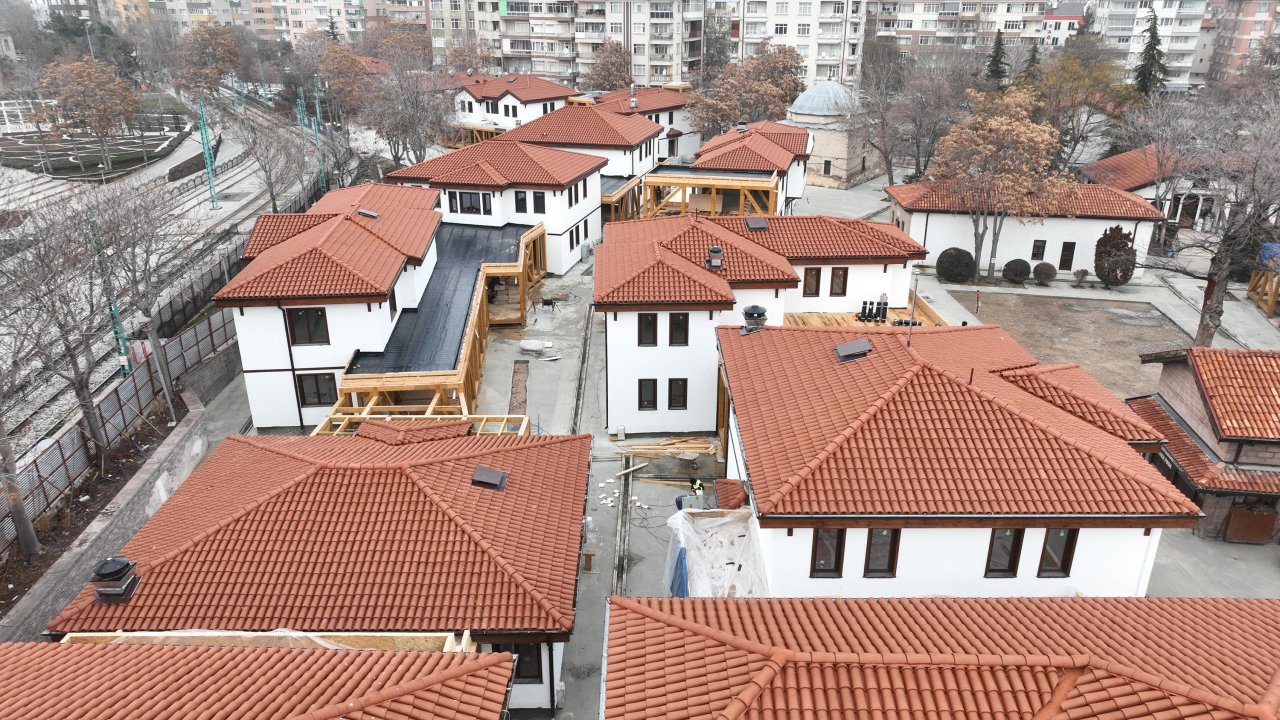 kilicarslan-meydanindaki-geleneksel-konya-evlerinin-restorasyon-calismalari-ve-velespit-muzesinde-devam-eden-calismalar-002.jpg