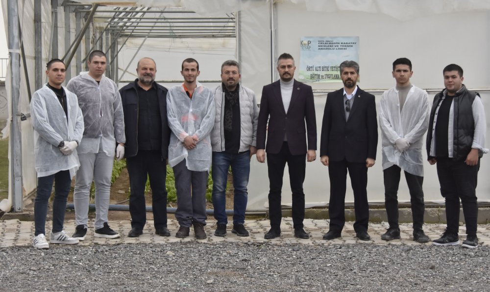 Konya'da çiftlik gibi okul! Serada mantar, ahırda koyun, kümeste tavuk...