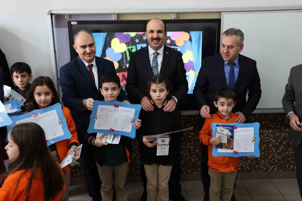 Konya’da 500 bine yakın öğrenci karne heyecanı yaşadı