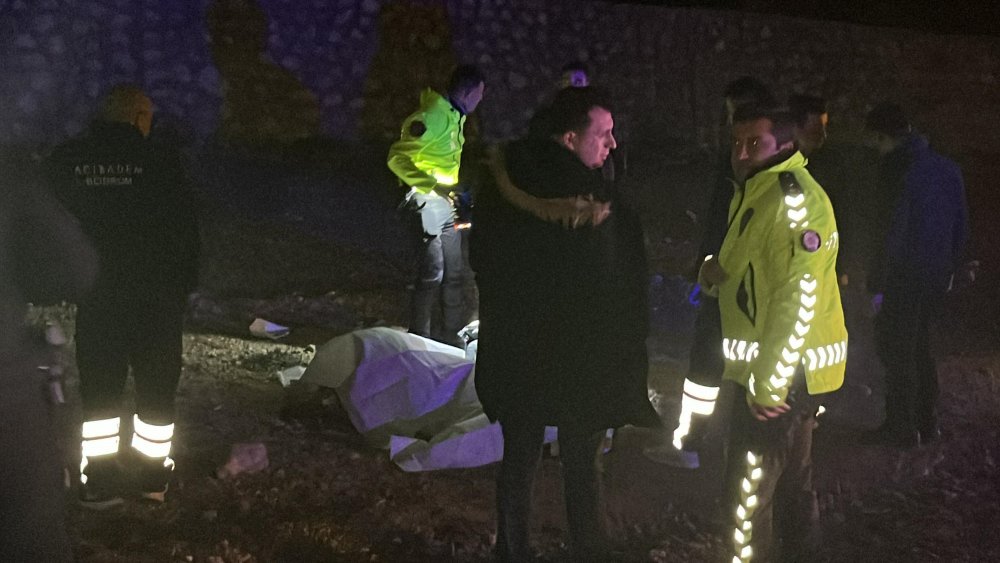 Alkollü sürücünün kullandığı hafif ticari araç, motosikletle çarpıştı: 1 ölü, 1 yaralı