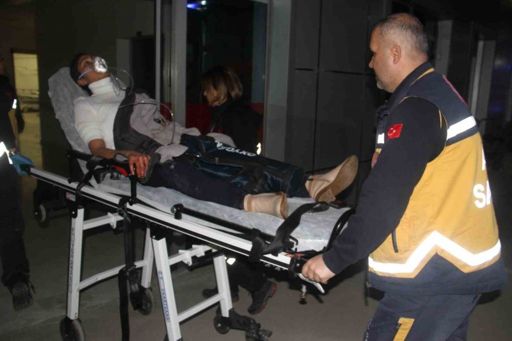 Konya'da genç kızların kavgasında kan aktı! 1 kişi ağır yaralandı