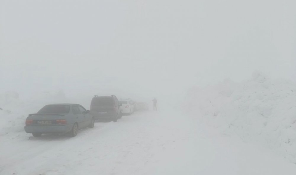 Muş-Mutki yolunda tipi; mahsur kalan 70 kişi kurtarıldı