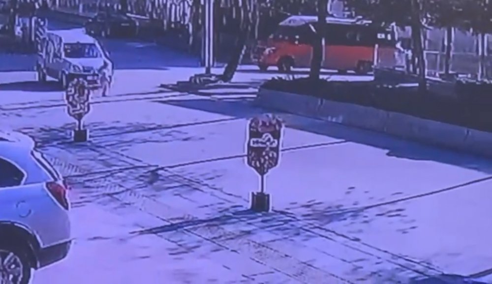 Hafif ticari aracın çarptığı 8 yaşındaki Gülhan yaralandı