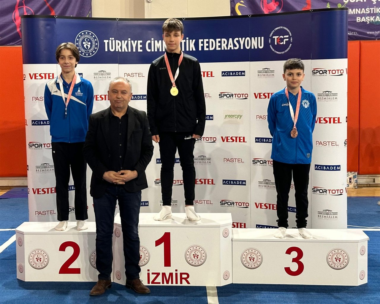 karatay-belediyesi-spor-kulubu-trampolin-cimnastik-takimi.jpg
