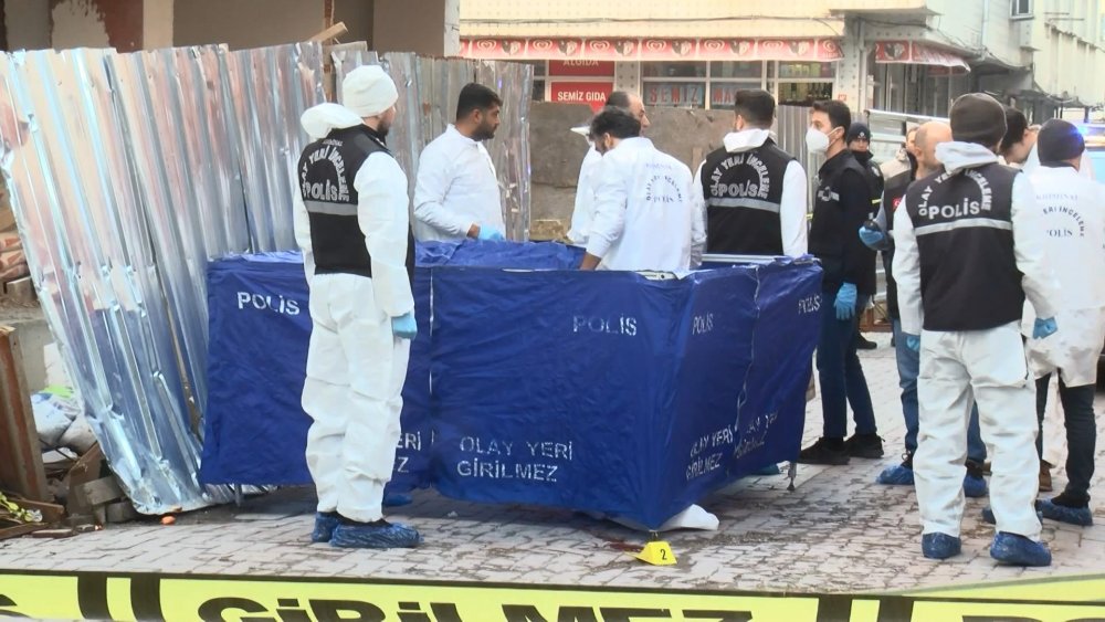 Kavga ettiği arkadaşının başını balta ile kesti