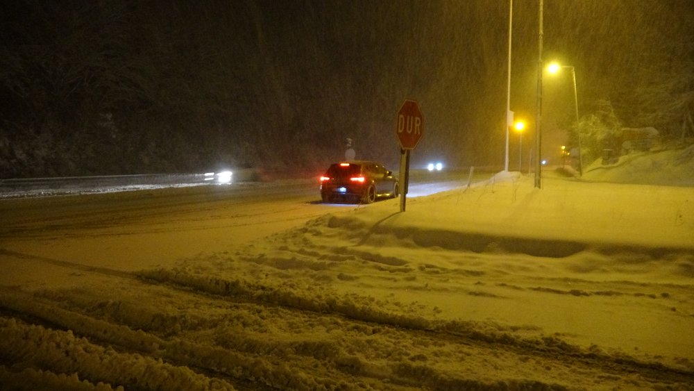 Bolu Dağı’nda kar yağışı etkisini artırdı