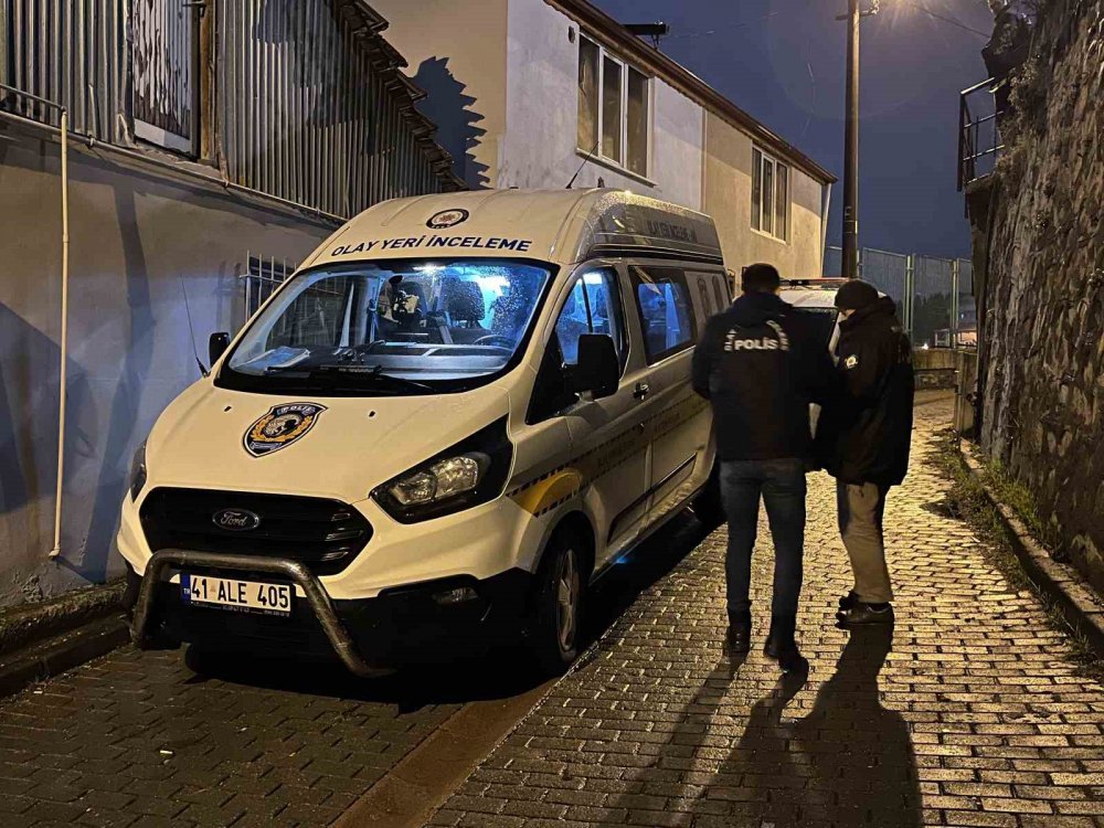 Annesini tabancayla vurulmuş halde buldu